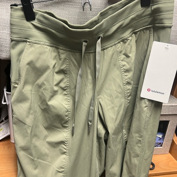 NWT Lululemon Dance Studio Joggers - Picture 9 of 10